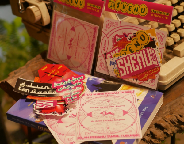 STICKER PACK & POST CARD SKENU — WAHAI MUDA KENALI DIRIMU!
